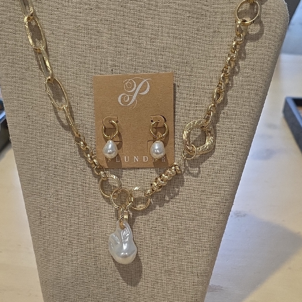 Plunder Bundle Necklace And Earrings